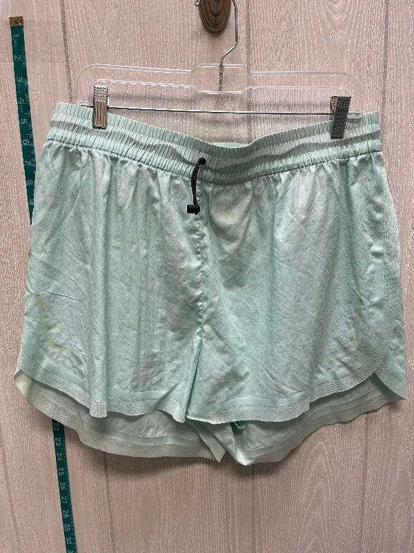 men's modern fit shirts -Green Shorts H&m, Size L